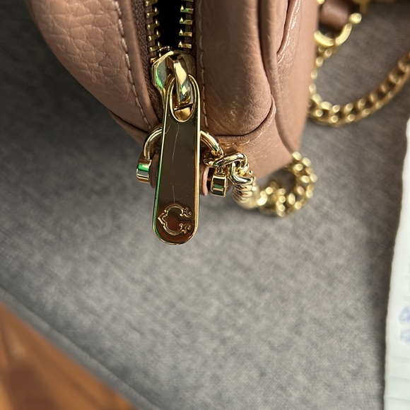 EUC C. Wonder adjustable crossbody bag mauve, not purple - Picture 5 of 12